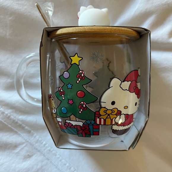 Hello Kitty Holiday Mug - Picture 2 of 3